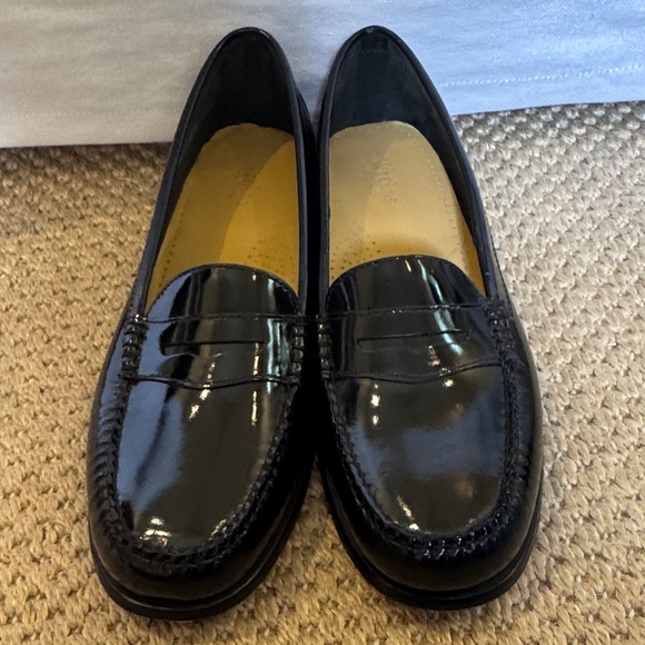 Sleek Black Leather Loafers. New no box. Size 11. Unisex. - Picture 1 of 6